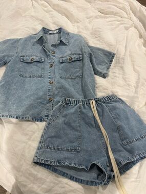 Denim Button-Front Shirt & Elastic-Waist Shorts Set - Light Blue